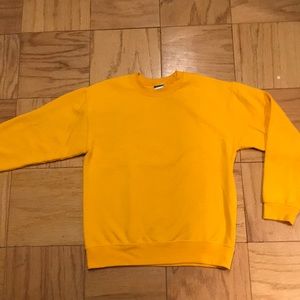 Yellow crew neck sweatshirt